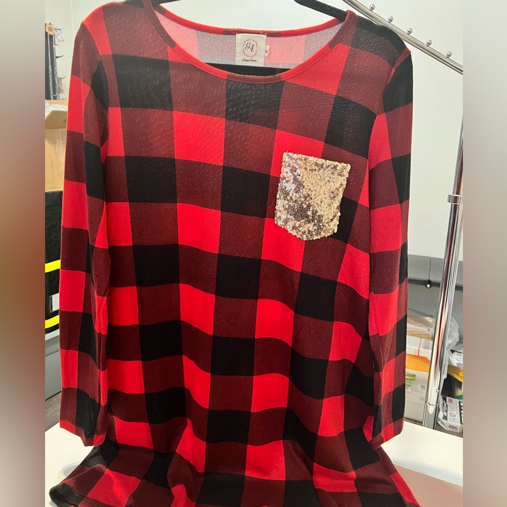 Red plaid tunic with Rose Gold sequin pocket accent by Grace & Emma Size Medium